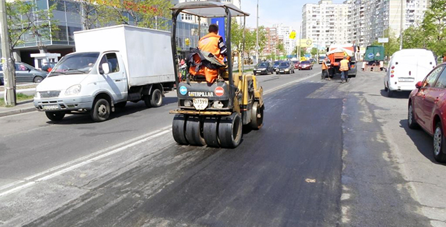 В столиці активно тривають роботи з поточного ремонту доріг та вулиць