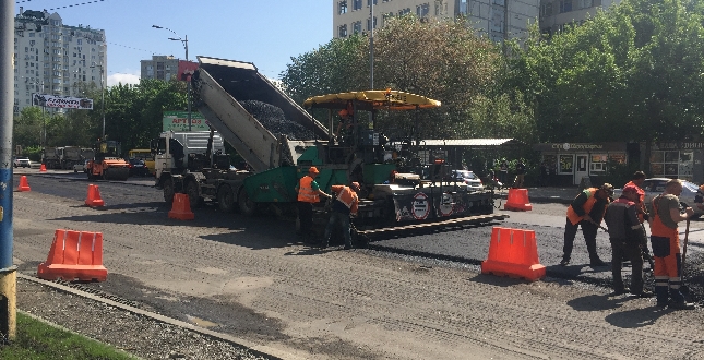 Дорожники продовжують роботи з капітального ремонту об’єктів вулично-дорожньої мережі столиці