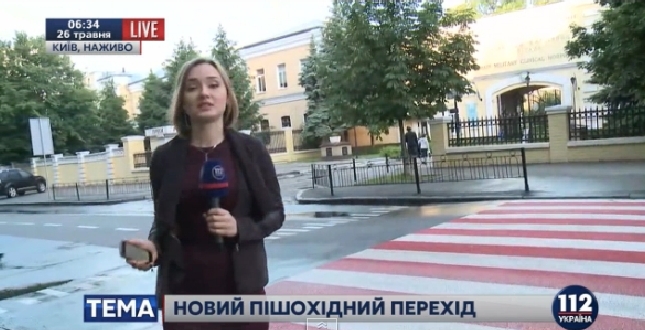 Сьогодні зранку новий підвищений пішохідний перехід на вул. Новогоспітальній проінспектували журналісти програми «112 хвилин» телеканалу «112 Україна»
