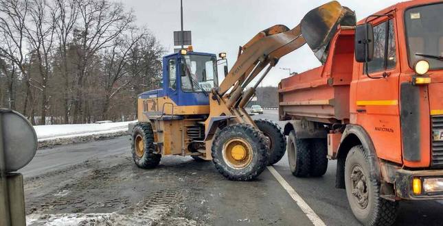 Упродовж вихідних підприємства комунальної корпорації «Київавтодор» вивезли з вулиць та доріг столиці понад 5000 т снігу