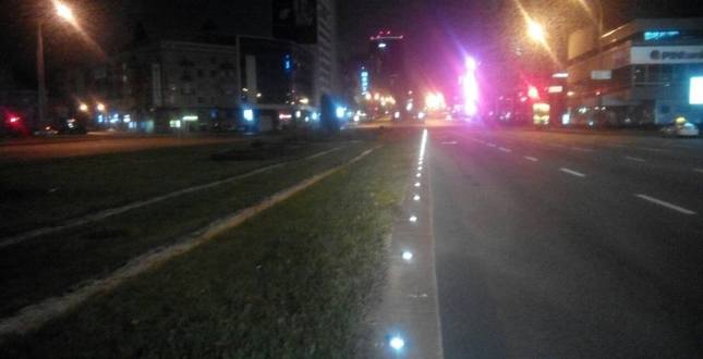Комунальна корпорація «Київавтодор» встановила на площі Перемоги додаткові світлоповертальні елементи