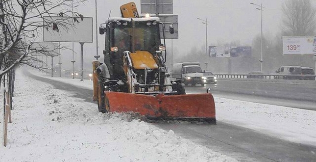 СЕГОДНЯ: "Как в Киеве убирают дороги от снега"