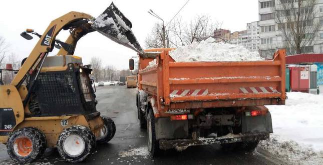 Упродовж доби підприємства комунальної корпорації «Київавтодор» вивезли з вулично-дорожньої мережі столиці 6130 т снігу