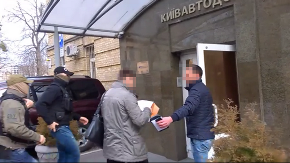 1NEWS.INFO: Киевавтодор заявляет, что СБУ сфабриковала фото из их кабинетов