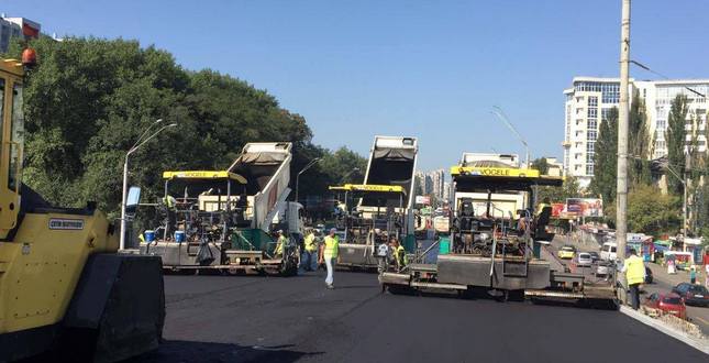 Поряд з масштабними ремонтними роботами на дорогах столиці тривають активні роботи з капітального ремонту київських шляхопроводів