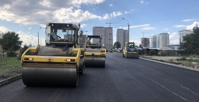 Вечірній Київ: "Дороги Києва ремонтують цілодобово"
