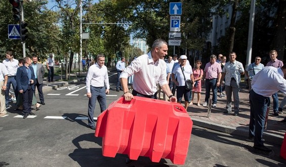 Мер столиці Віталій Кличко відкрив рух оновленою вулицею Леонтовича